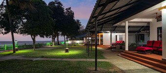 Illikkalam Lakeside Cottages