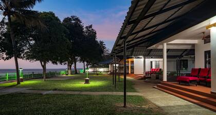 Illikkalam Lakeside Cottages