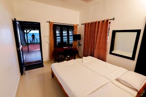 Lakefacing Cottage | 2 多间卧室、特色家居、办公桌、隔音