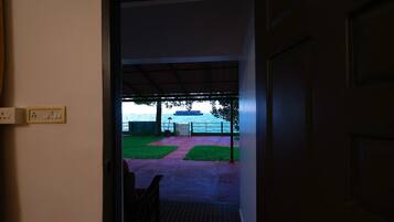 Lakefacing Villa | Terrace/patio
