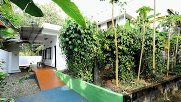 2 habitaciones, muebles diferentes y escritorio