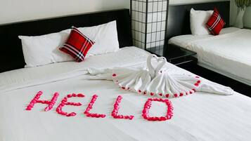 Bộ đồ giường cao cấp, minibar, két bảo mật tại phòng