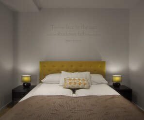 Desk, iron/ironing board (on request), WiFi (free), bed sheets - Basic Hotel Bergen (Bergen)