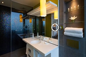 Regadera, regadera tipo lluvia, amenidades de baño de diseñador