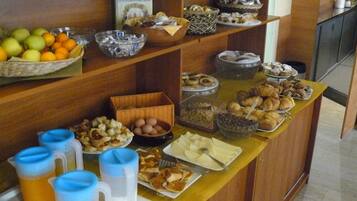Colazione a buffet a pagamento, servita tutte le mattine