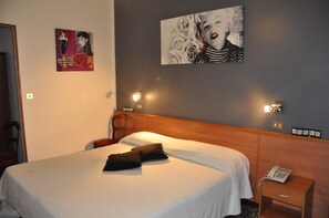 Egyptian cotton sheets, minibar, in-room safe, individually decorated - Hotel Vittoriano (Turin)