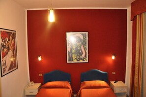 Egyptian cotton sheets, minibar, in-room safe, individually decorated - Hotel Vittoriano (Turin)