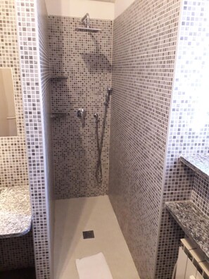 Free toiletries, hair dryer, bathrobes, bidet - Hotel Vittoriano (Turin)