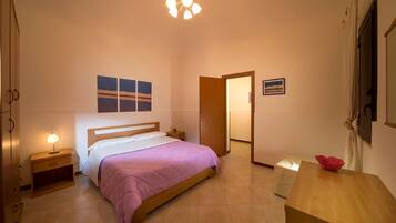 Phòng đơn, phòng tắm riêng | Minibar, két bảo mật tại phòng, bàn, màn/rèm cản sáng