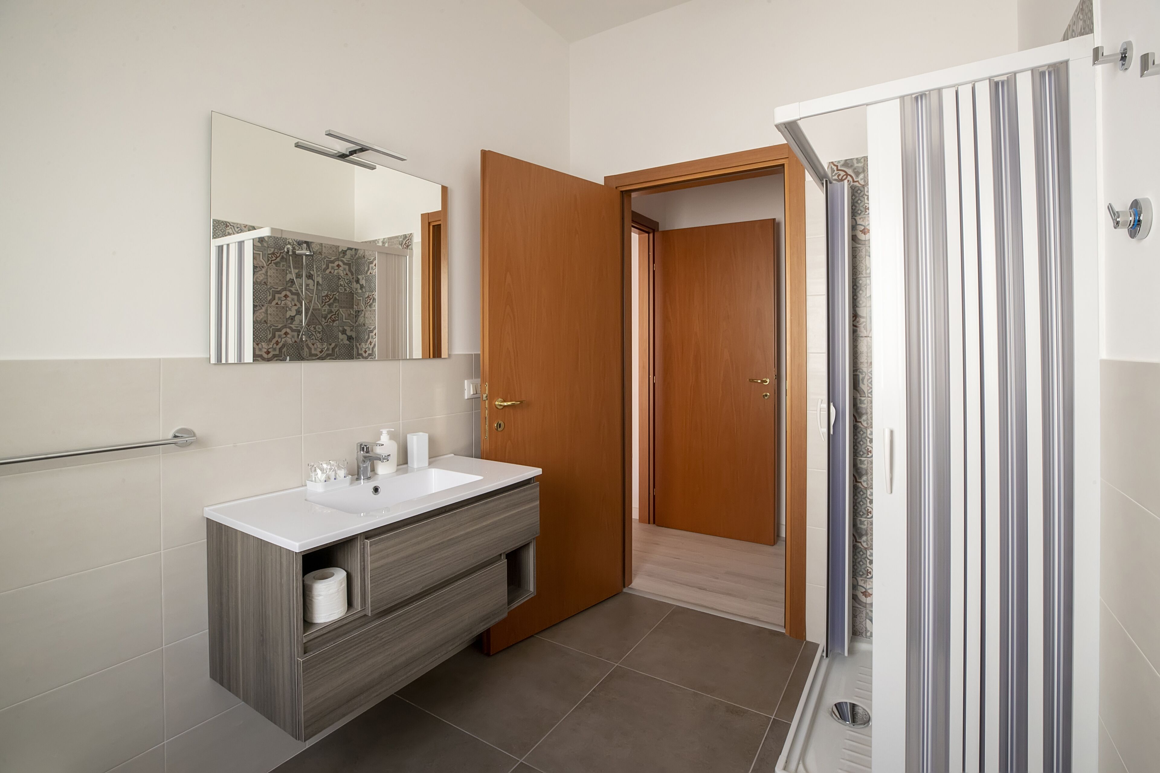 Triple Room, Private Bathroom | Bathroom | Shower, rainfall showerhead, free toiletries, hair dryer