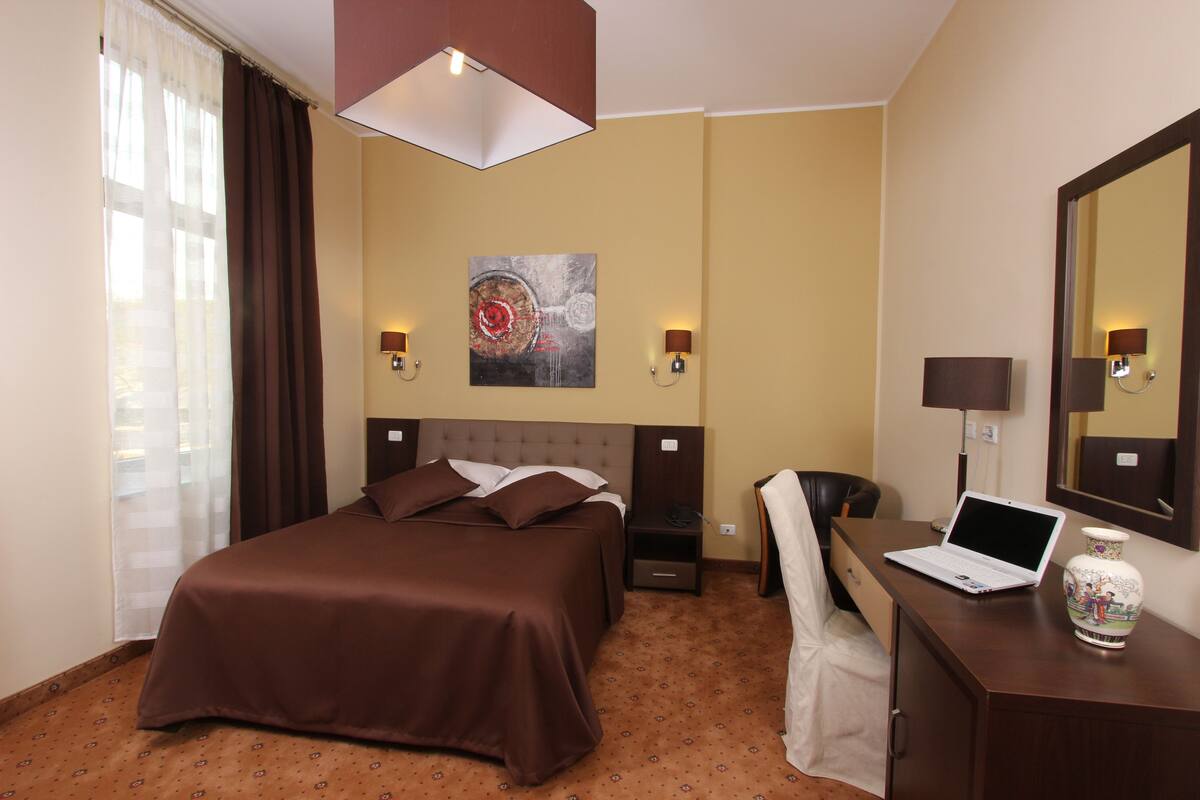 Standard Double Room | 1 bedroom, minibar, in-room safe, desk