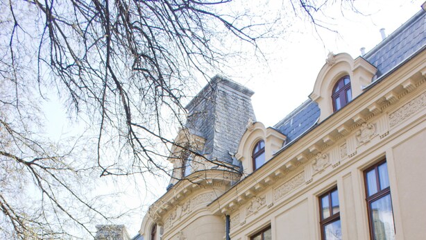 Front of property - evening/night - Hotel Reginetta (Bucharest)