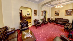 Lobby sitting area - Hotel Reginetta (Bucharest)