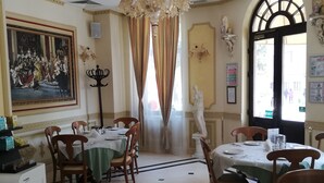 Breakfast buffet - Hotel Reginetta (Bucharest)