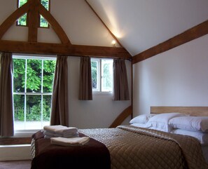 Business-Zweibettzimmer, 1 Schlafzimmer, Gartenblick | 1 Schlafzimmer, hochwertige Bettwaren, Minibar