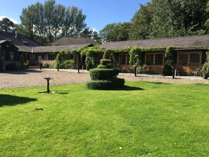 المنطقة المحيطة بالمنشأة