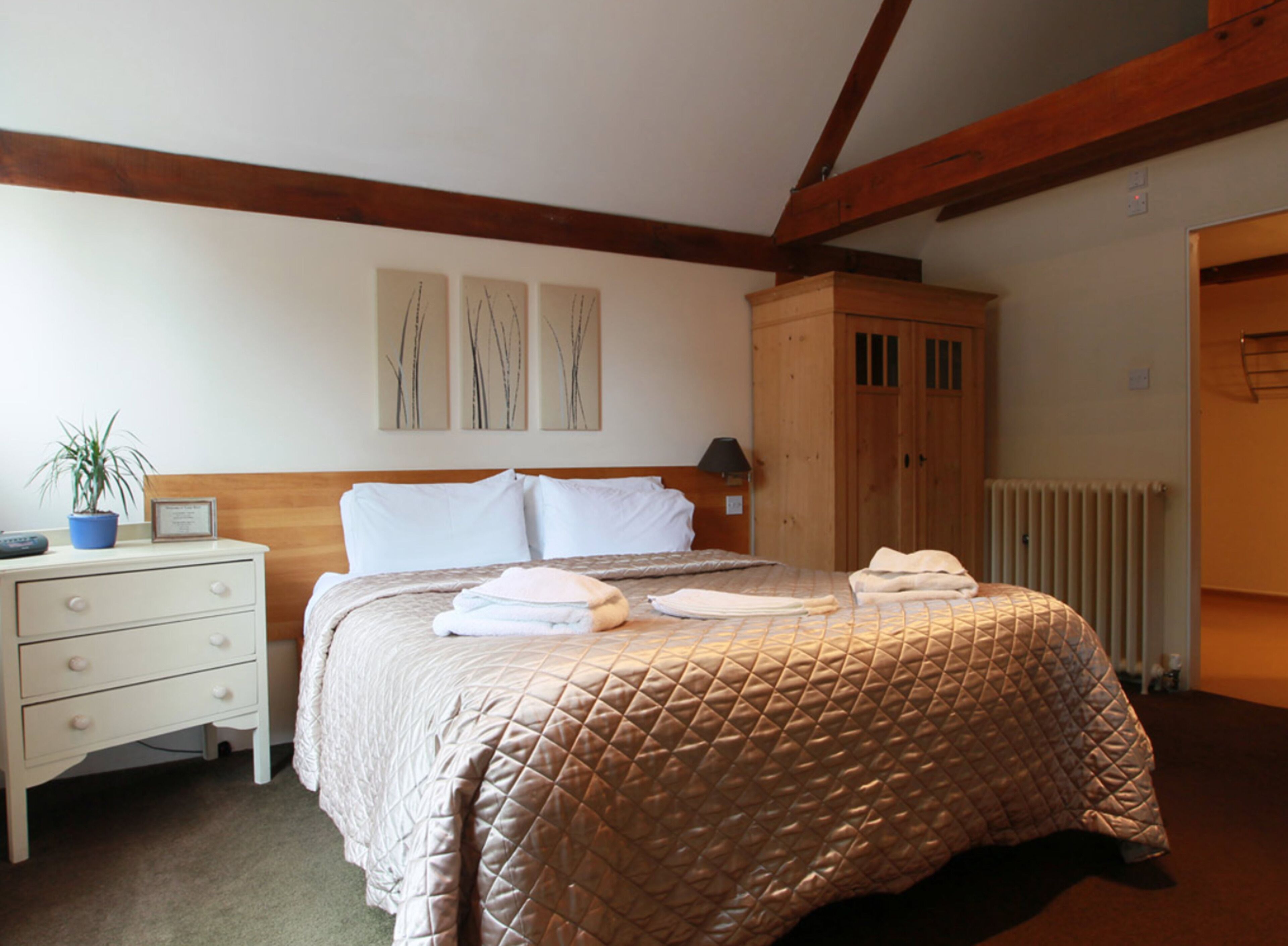 business twin room, 1 bedroom, garden view | 1 bedroom, premium bedding, minibar, laptop workspace