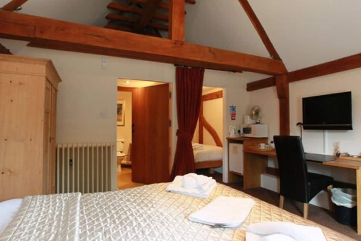 shower, free toiletries, towels