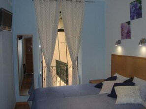 Premium bedding, Select Comfort beds, in-room safe - DownTown Guest House (Lisbon)