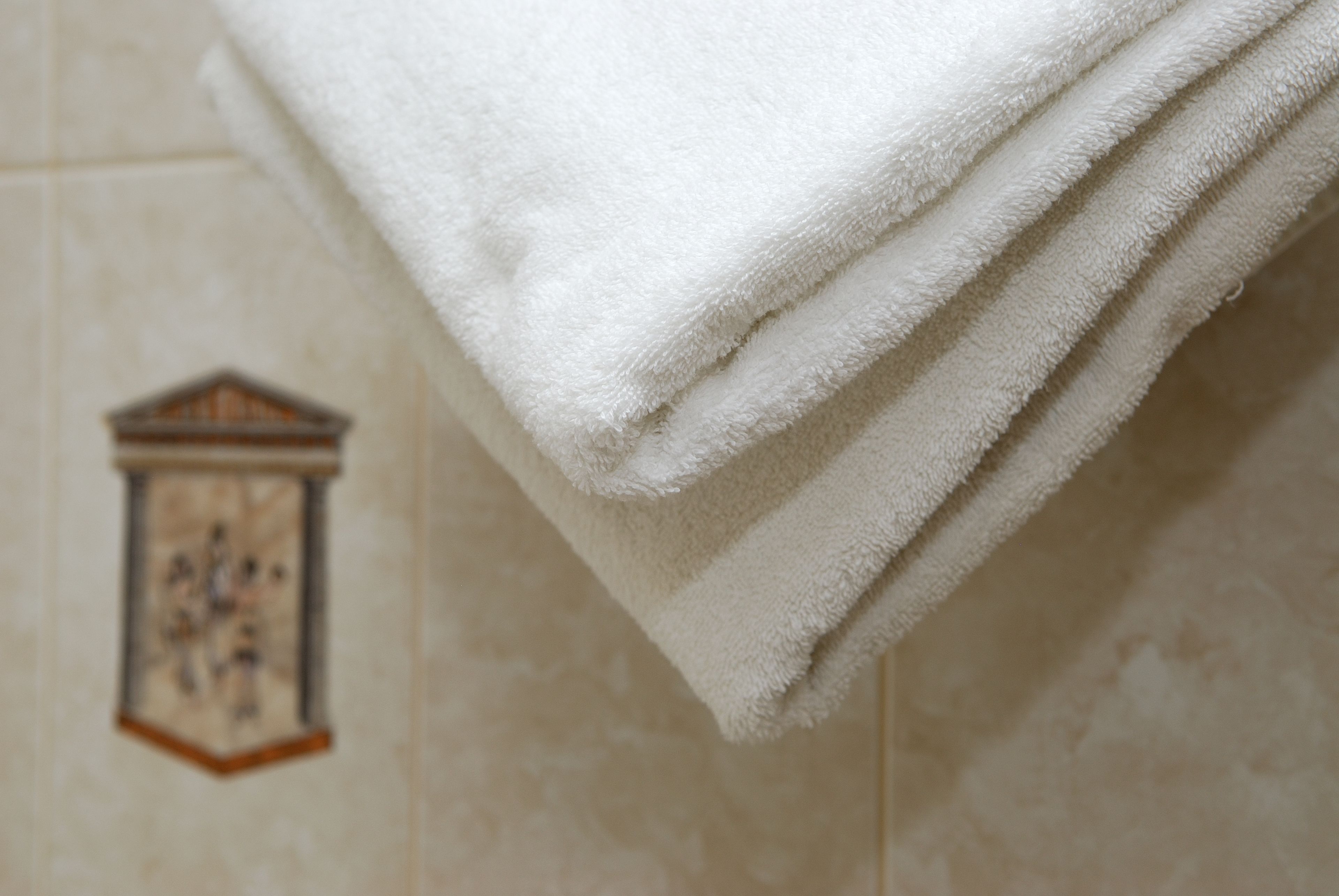 standard twin room | bathroom | free toiletries, hair dryer, bathrobes, slippers