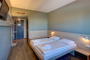 Cofres nos quartos, escrivaninha, quartos à prova de som