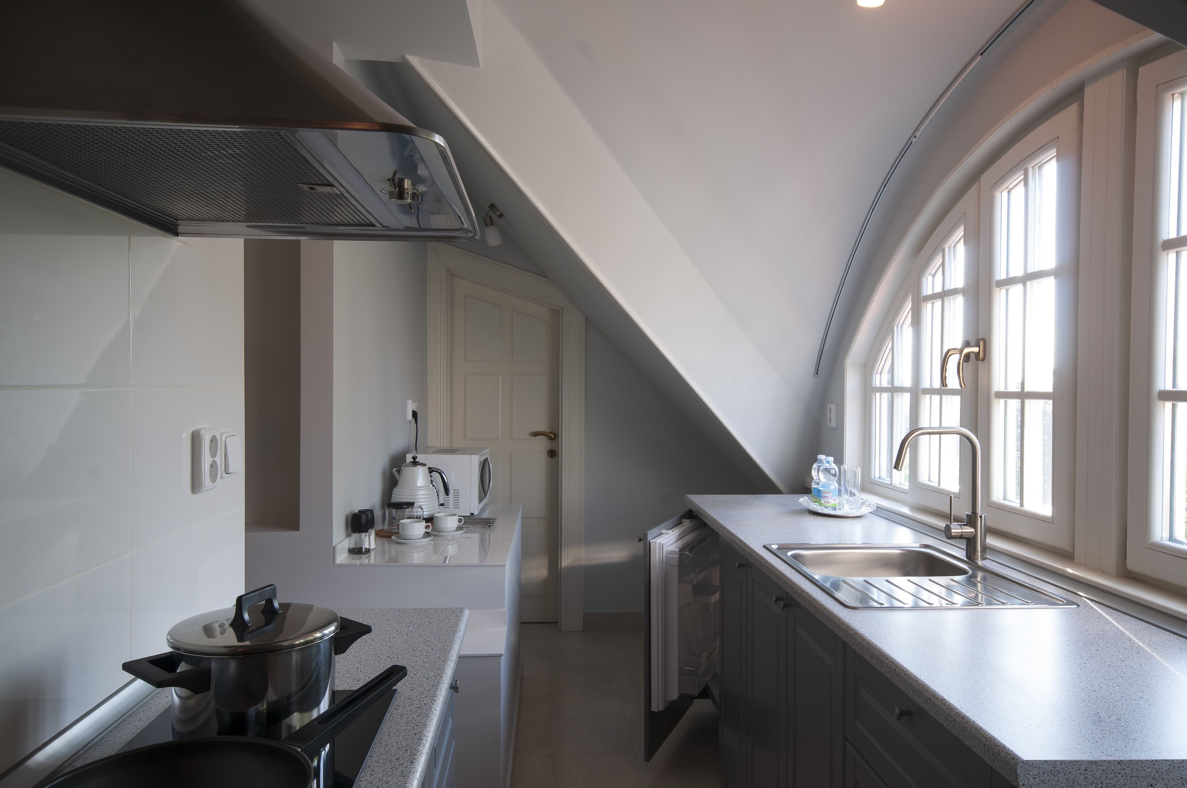 Comfort Apartment, 1 Queen Bed with Sofa bed | Private kitchenette | Electric kettle