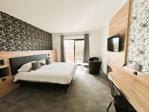 豪華雙人或雙床房, 獨立浴室 | 客房內保險箱、獨特裝潢、書桌、遮光布/窗簾