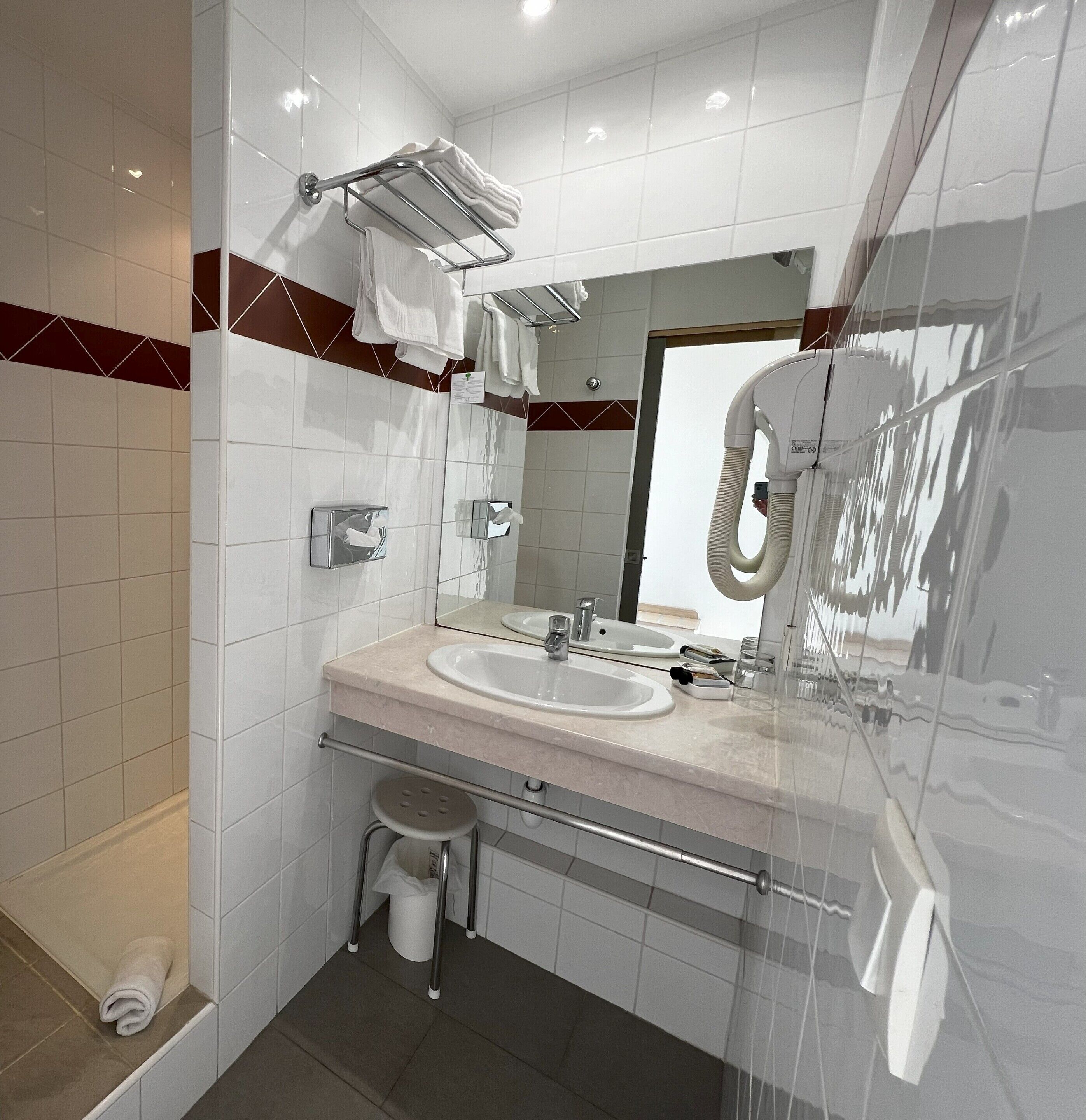 comfort double or twin room, balcony | bathroom | free toiletries, hair dryer, towels