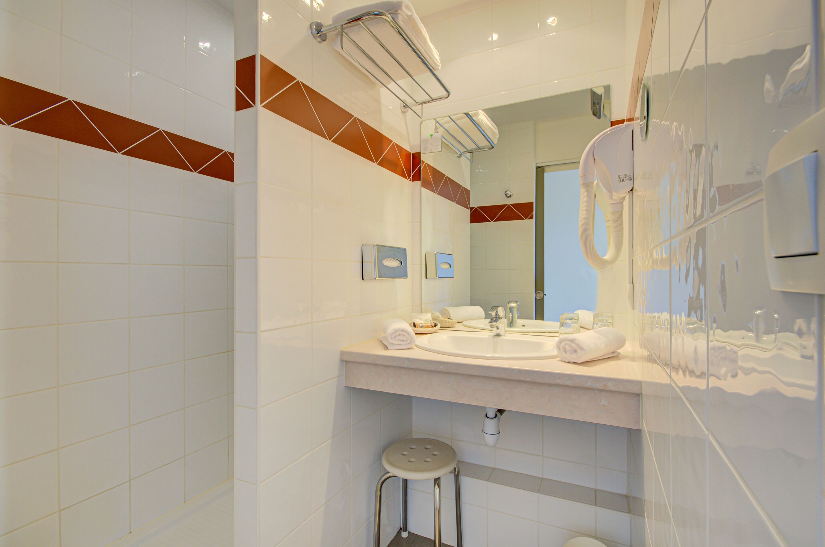 comfort double or twin room, balcony | bathroom | free toiletries, hair dryer, towels