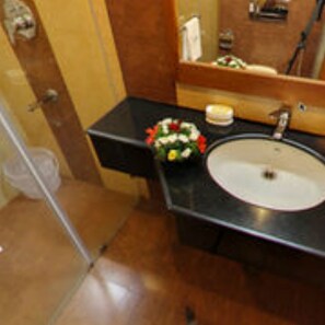 Articles de toilette gratuits, chaussons, serviettes fournies