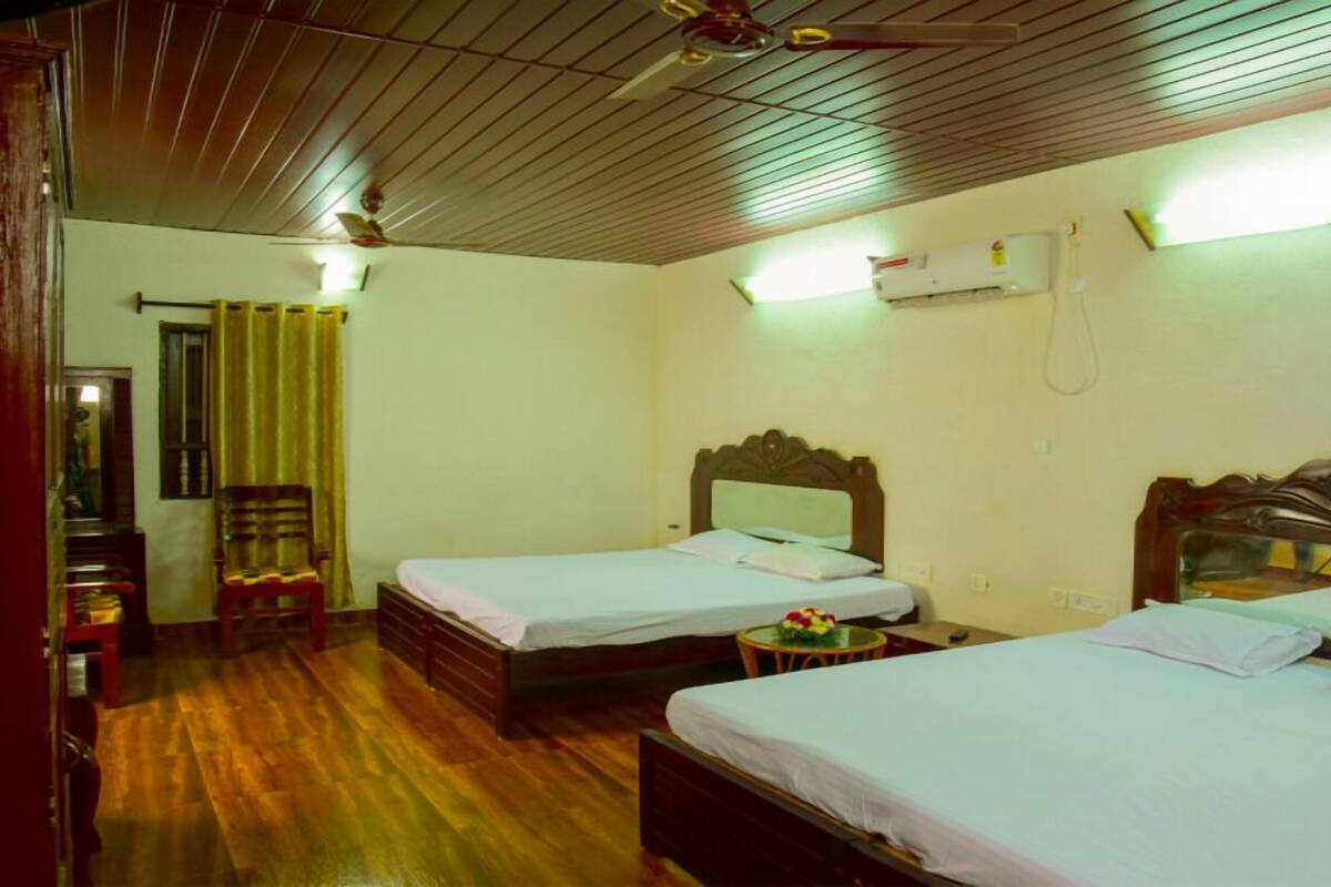 Chambre Quadruple Deluxe | Bureau, rideaux occultants, Wi-Fi gratuit, draps fournis