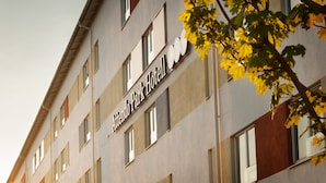 A multi-story hotel building with a sign reading "Attendo Park Hotel." - Attendo Park Hotell (Huddinge)