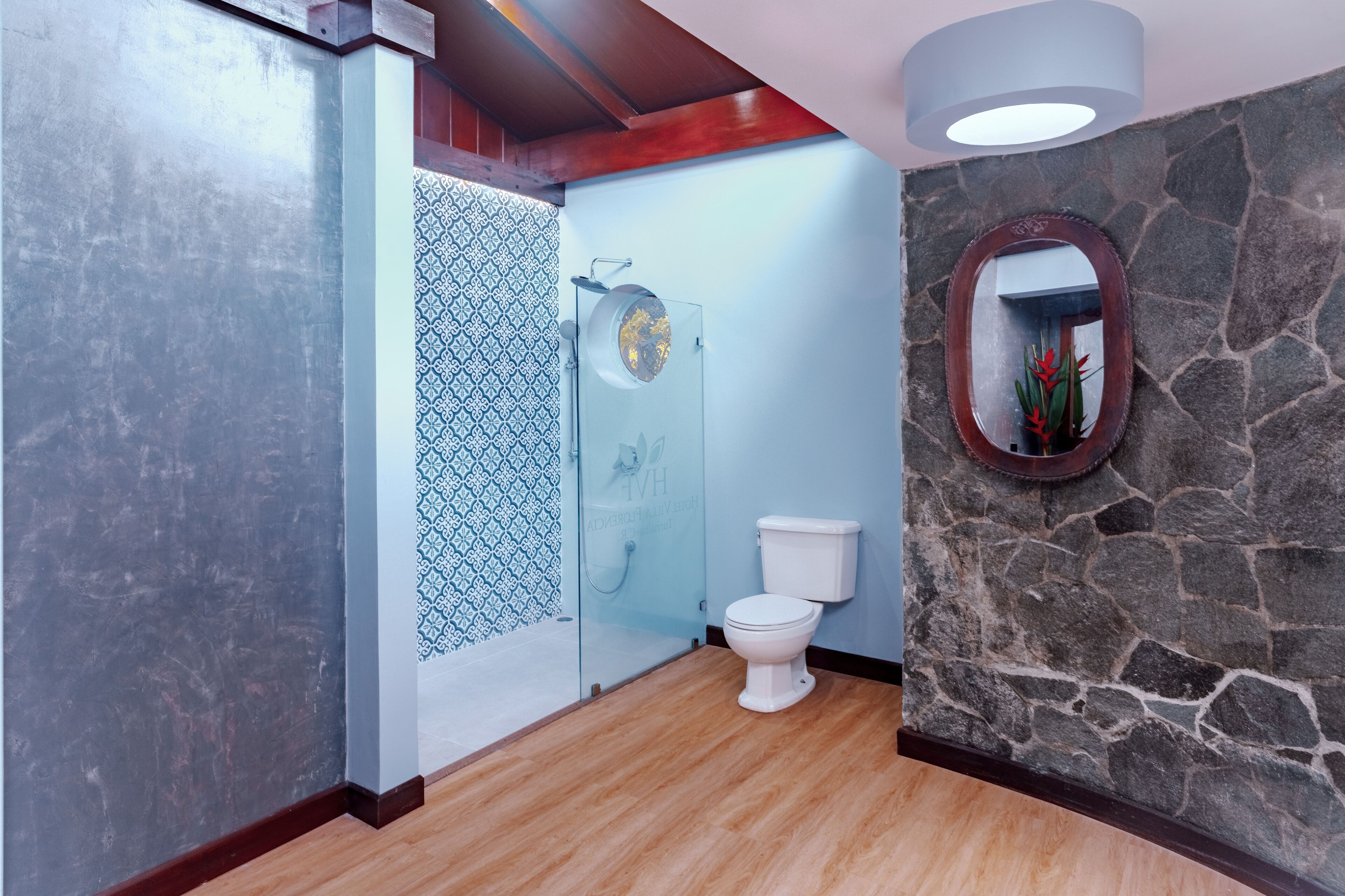 suite, 1 king bed | bathroom | shower, hair dryer, towels