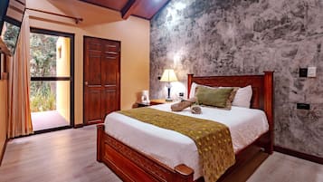 Standard Room (1 Queen Bed) | Down duvets, minibar, in-room safe, desk