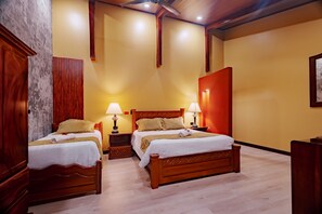 Standard Room (1 Queen and 1 Single Beds) | Down comforters, minibar, in-room safe, desk - Hotel Villa Florencia (Turrialba)