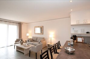 Villa | In-room dining - Residence Hôteliere la Cerisaie (Saulx-les-Chartreux)