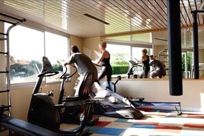 Fitness facility - Residence Hôteliere la Cerisaie (Saulx-les-Chartreux)