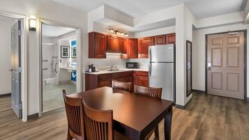 Suite, 1 King Bed, Non Smoking (Extended Stay) | Hypo-allergenic bedding, in-room safe, desk, blackout drapes