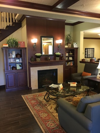 Lobby sitting area. Country Inn & Suites by Radisson, Port Orange-Daytona, FL