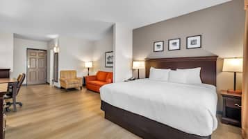 Studio Suite, 1 King Bed with Sofa bed, Non Smoking | Hypo-allergenic bedding, in-room safe, desk, blackout drapes
