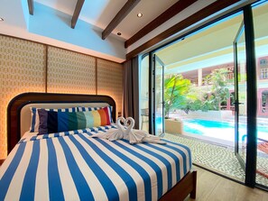 In-room safe, blackout curtains, free WiFi, bed sheets - Miami Hotel (Bangkok)