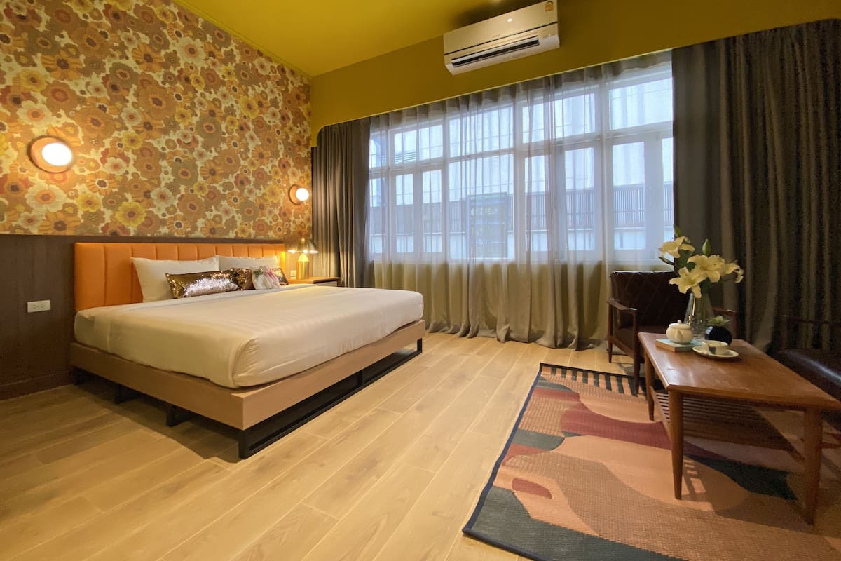 In-room safe, blackout drapes, free WiFi, bed sheets