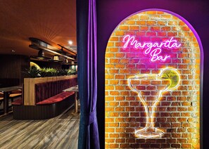 Restaurant - Miami Hotel (Bangkok)