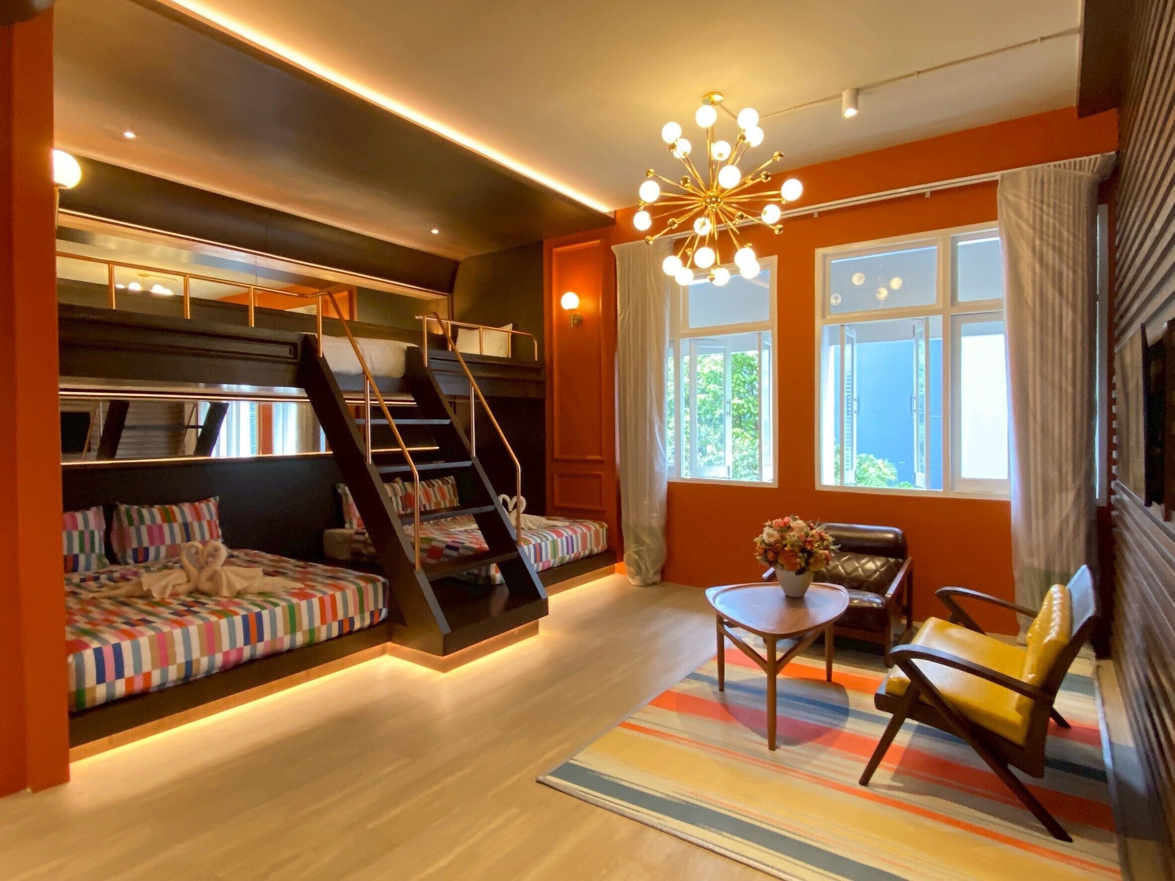 Chambre Familiale | Coffres-forts dans les chambres, rideaux occultants, Wi-Fi gratuit