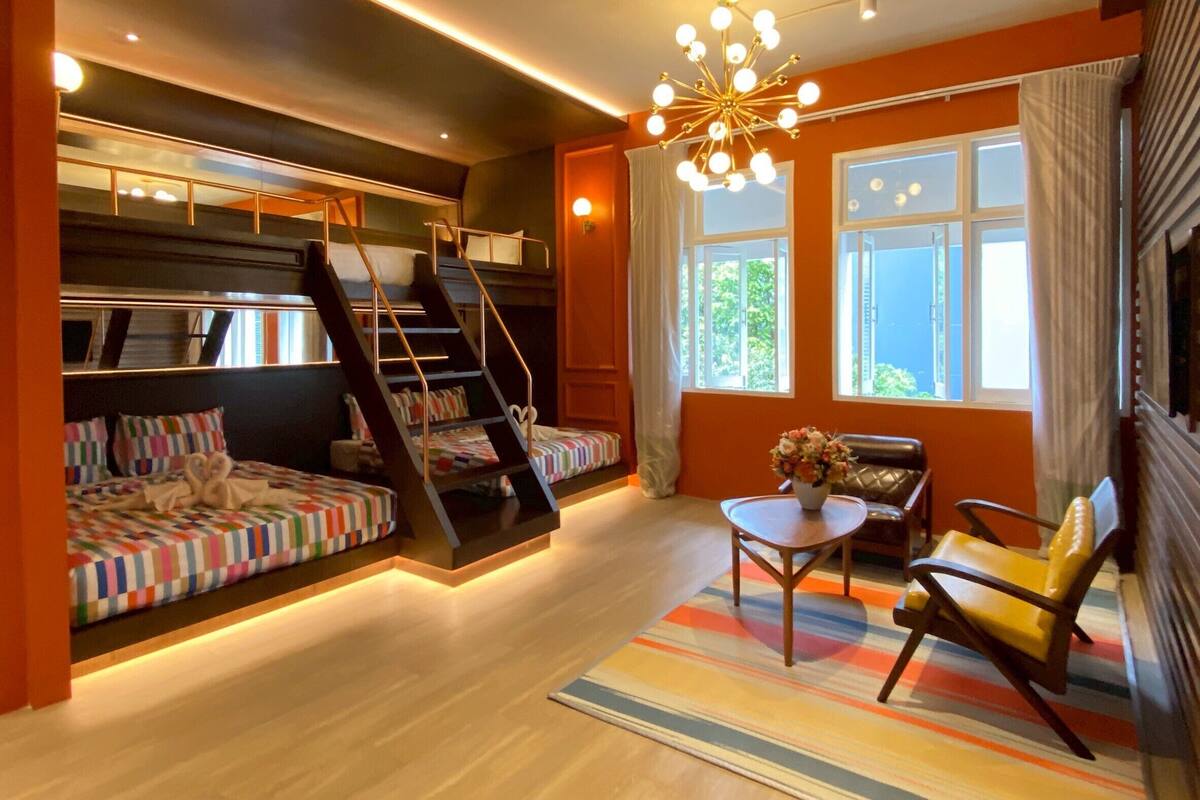 Family Room | In-room safe, blackout drapes, WiFi (free), bed sheets