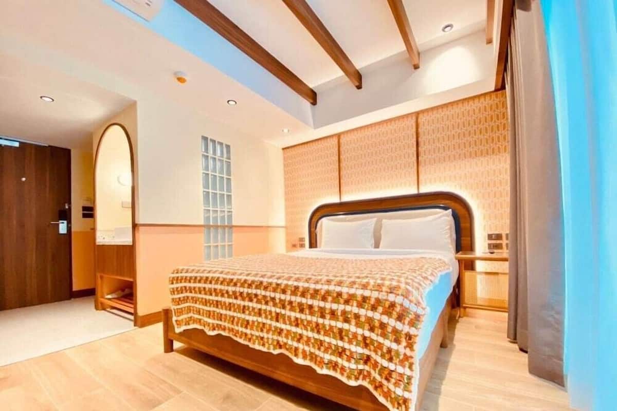 In-room safe, blackout drapes, free WiFi, bed sheets