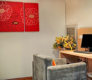 Centro de negocios en la habitación