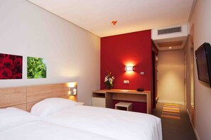 Twin Room | Soundproofing, iron/ironing board, free cribs/infant beds, rollaway beds