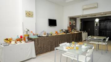 Breakfast, lunch, dinner served; Moroccan cuisine