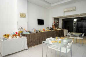 Breakfast, lunch, dinner served; Moroccan cuisine 